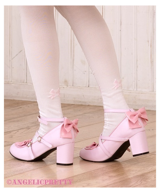 Sweet! Loving the ribbon strap!  Fashion shoes, Heels, Cute shoes