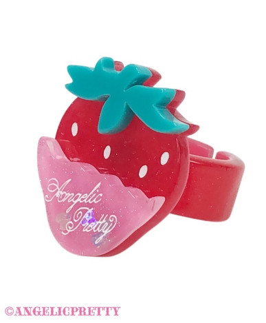 Dress-up Berry Ring