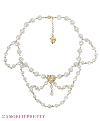 Dramatic Pearl Choker